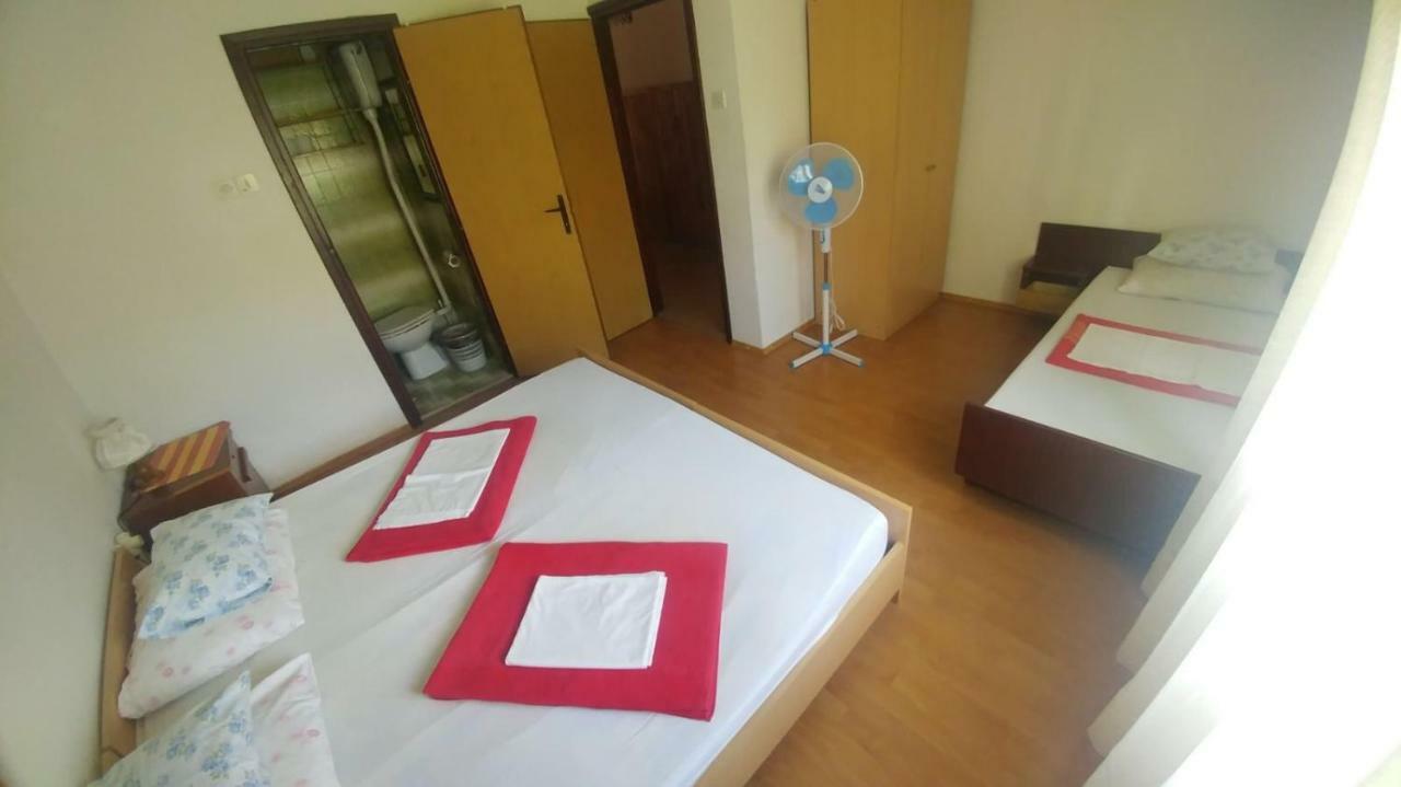 Family Apartment Near Beach บีโอกราดนาโมรู ภายนอก รูปภาพ